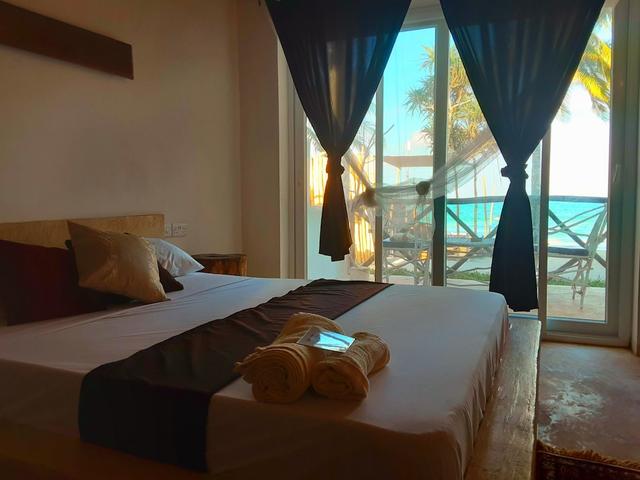 إي دريم باي ذا سي - ديركتلي أون كيوينغوا بيتش