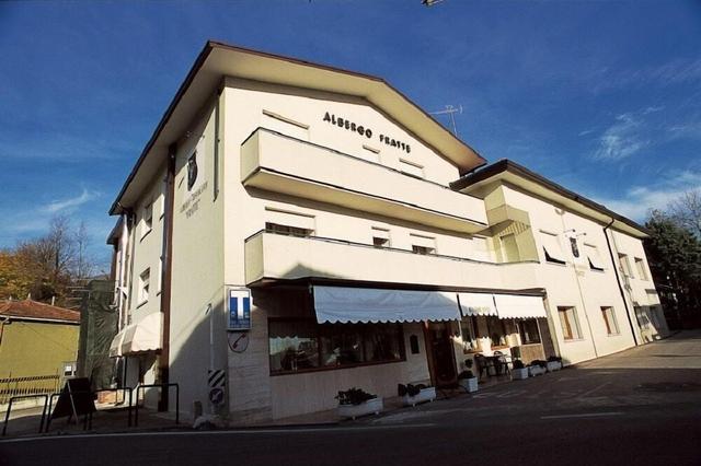 ألبيرغو ريستورانتي فراتي