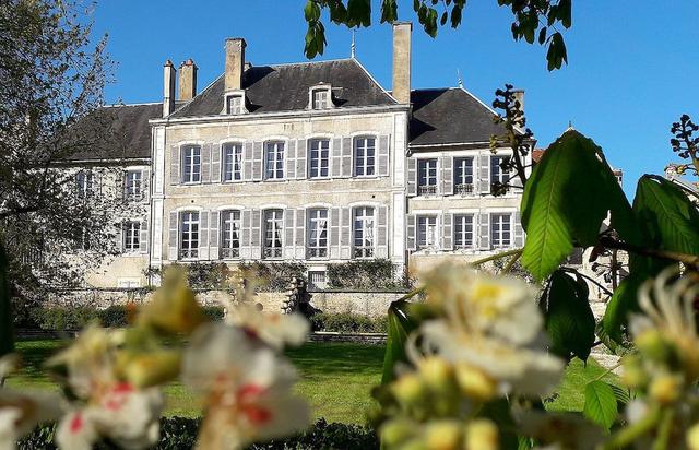 إين ميزون دو فامي