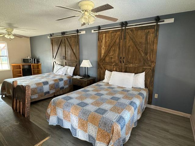 فور هورسمن هوتل