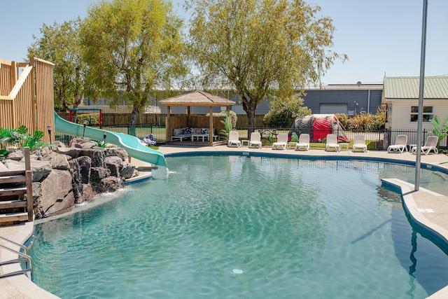 تاوبو توب 10 هوليداي بارك