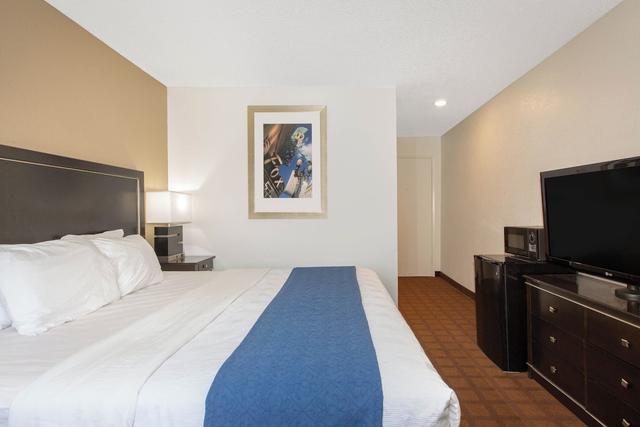 أومبكوا فالي هوتل