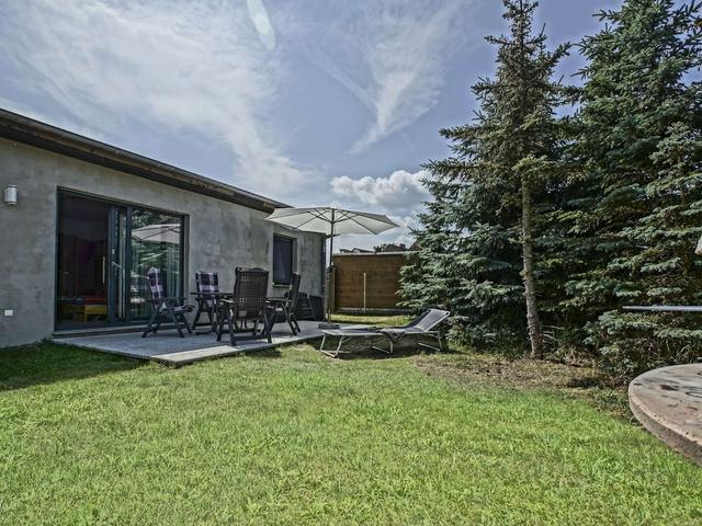 هوليداي هوم نير ذا سي ويذ أن جاردن