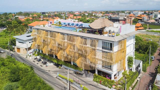 كاو دسرفر هوتل