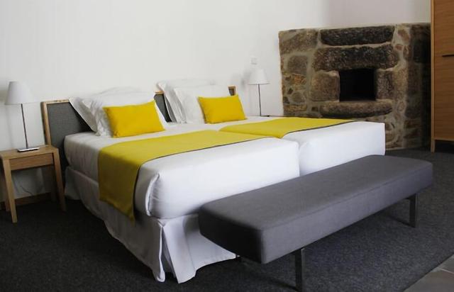 لوزادا كانتري هوتل