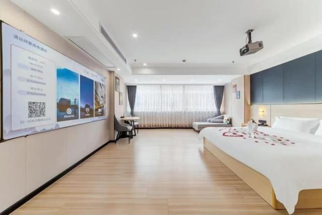 Xiangju Business Hotel (Qingyuan Gulongxia Meilin Plaza)