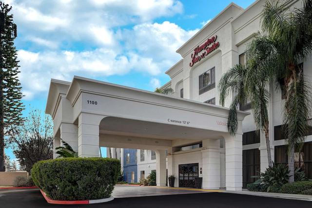 هامبتون إن آند سويتس تولار