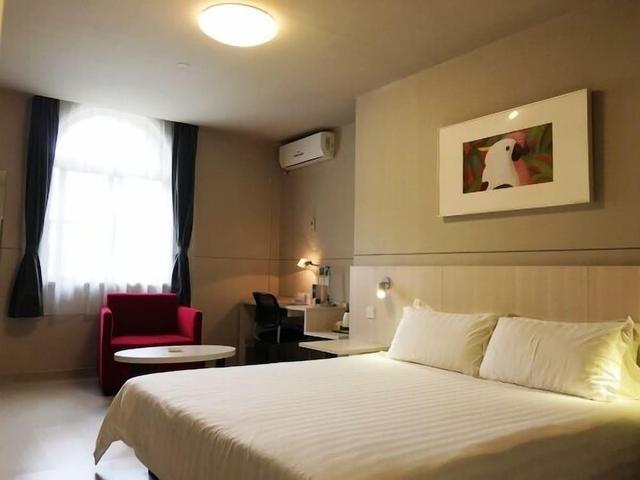 جينجيانغ إن شنغيوان شنغسين أفينو ماونتن فيو