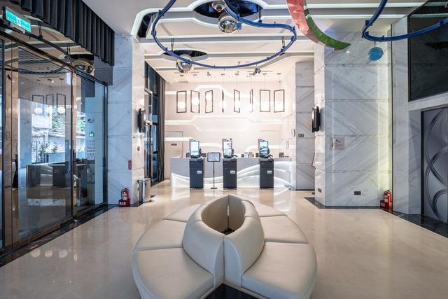 موفينغ ستار هوتل