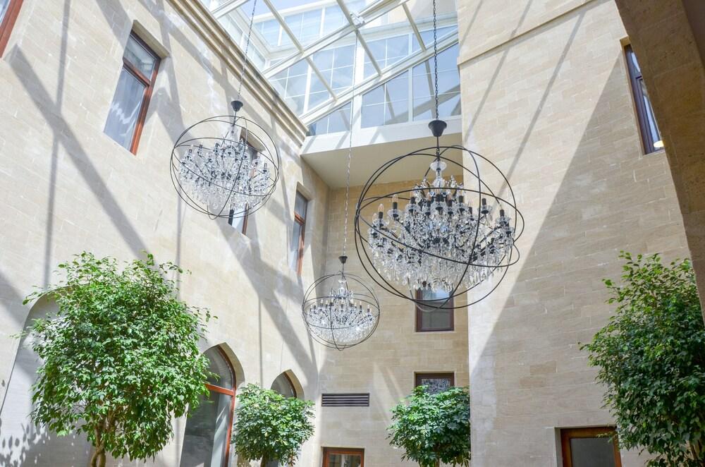 Shirvanshah Hotel