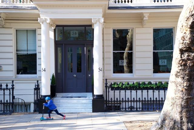 54 كوينز جايت هوتل