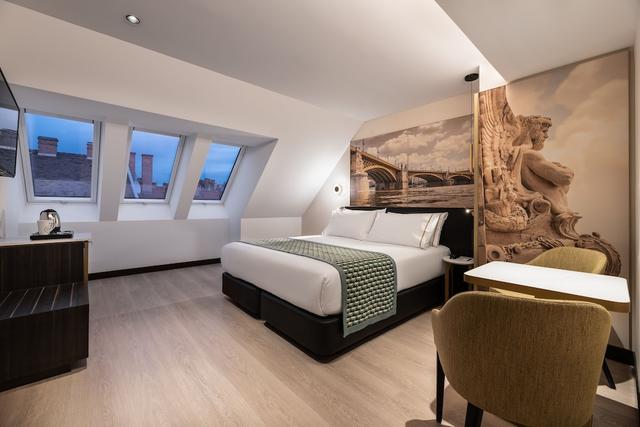 أوروستارس أمباسادور