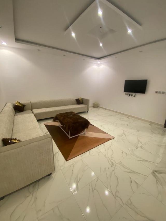 Elegant Apartment with Comfortable and Simple Furniture | 2217