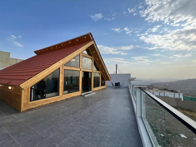 Prestigious Cottage with Pool | 5519