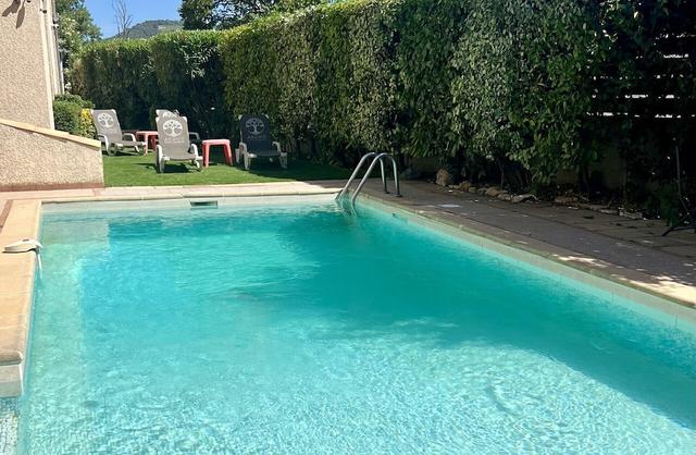 أدونيس آرك هوتيل إيكس