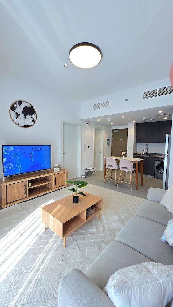 شيرو إليجانت ليفينج