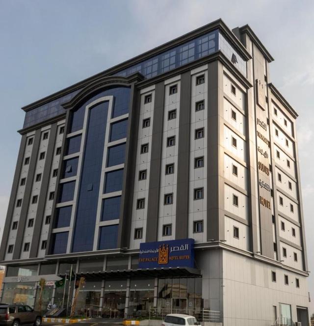 The Palace Hotel Suites 7