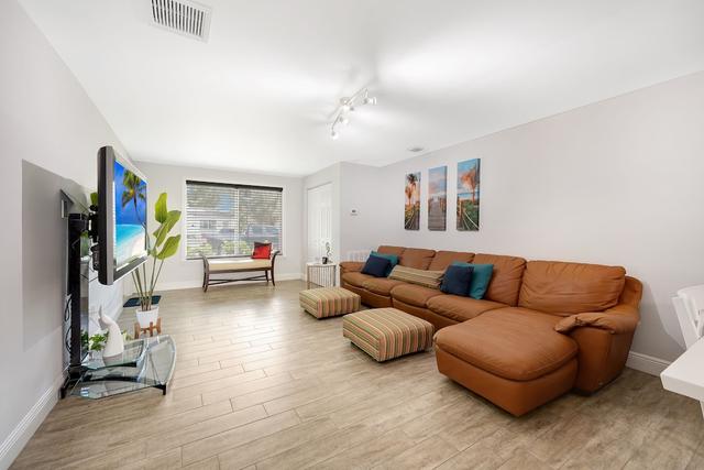 صني ووتر سايد إيهإن دانيا بيتش