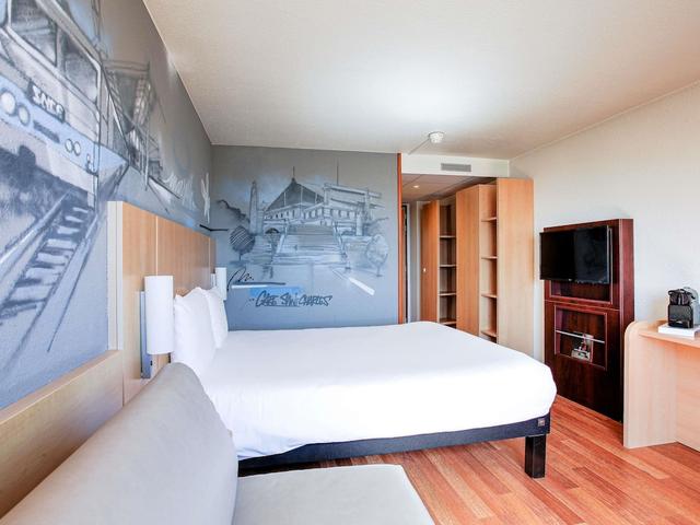 إيبيس مارسيي سنتر جار سان تشارلز