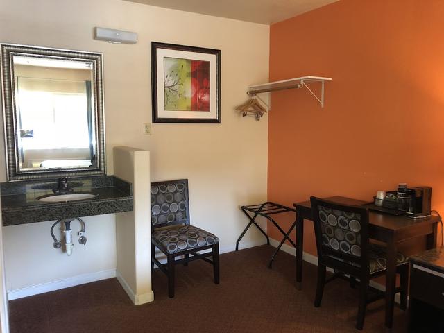 أرويو فيلدج إن