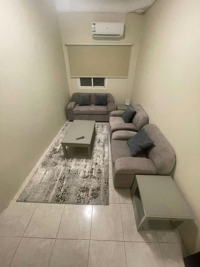 Elegant Suite with Comfortable and Simple Furniture | 5069