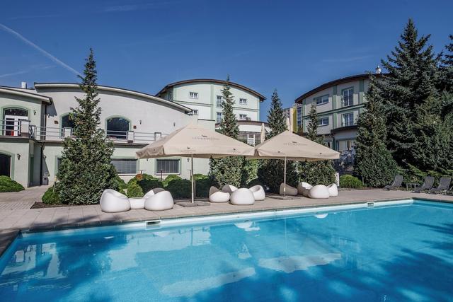 بارك هوتل آند كونجرس سنتر بيلسين