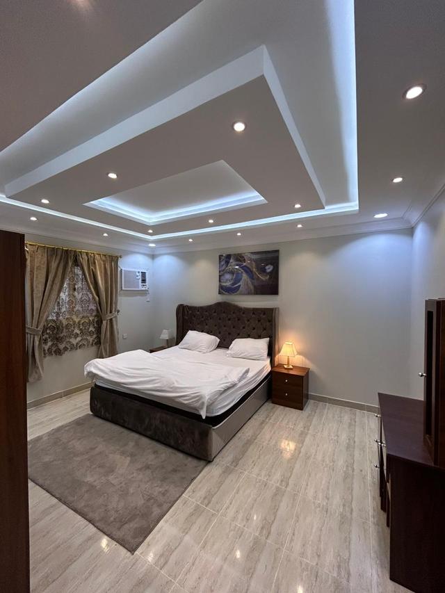 Comfy Room with Comfortable and Simple Furniture | 3957