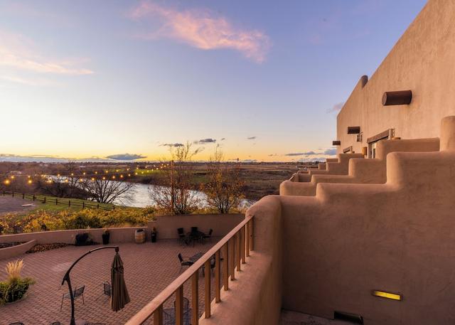 إن آت ديزرت ويند وينري