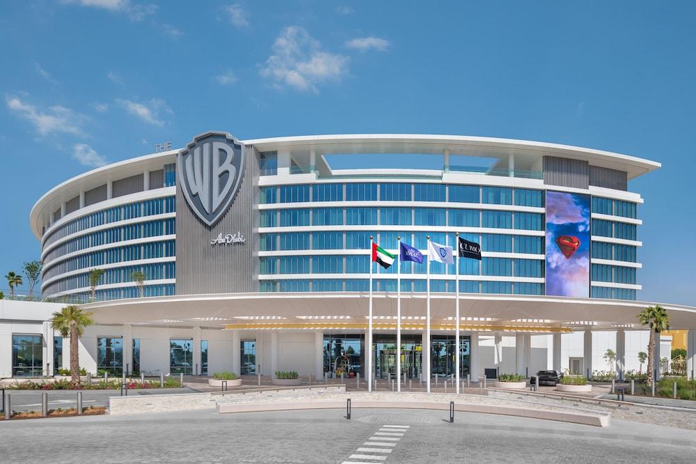 ذا دبليو بي أبو ظبي، كوريو كوليكشن باي هيلتون