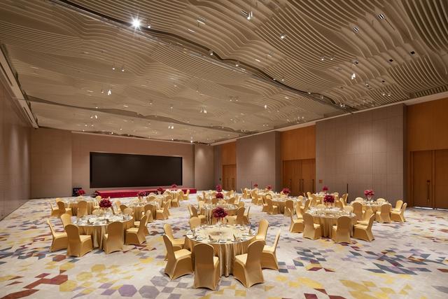 Crowne Plaza Foshan Nanhai-an IHG Hotel-Guangzhou South Railway Station Free Shuttle Bus