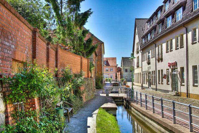 هوتل أم ماركت