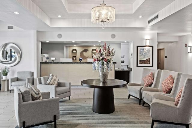 كمفرت إن تشاندلر - فينيكس ساوث آي-10