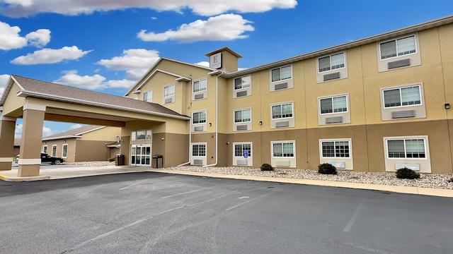 إسثرفيل هوتل آند سويتس