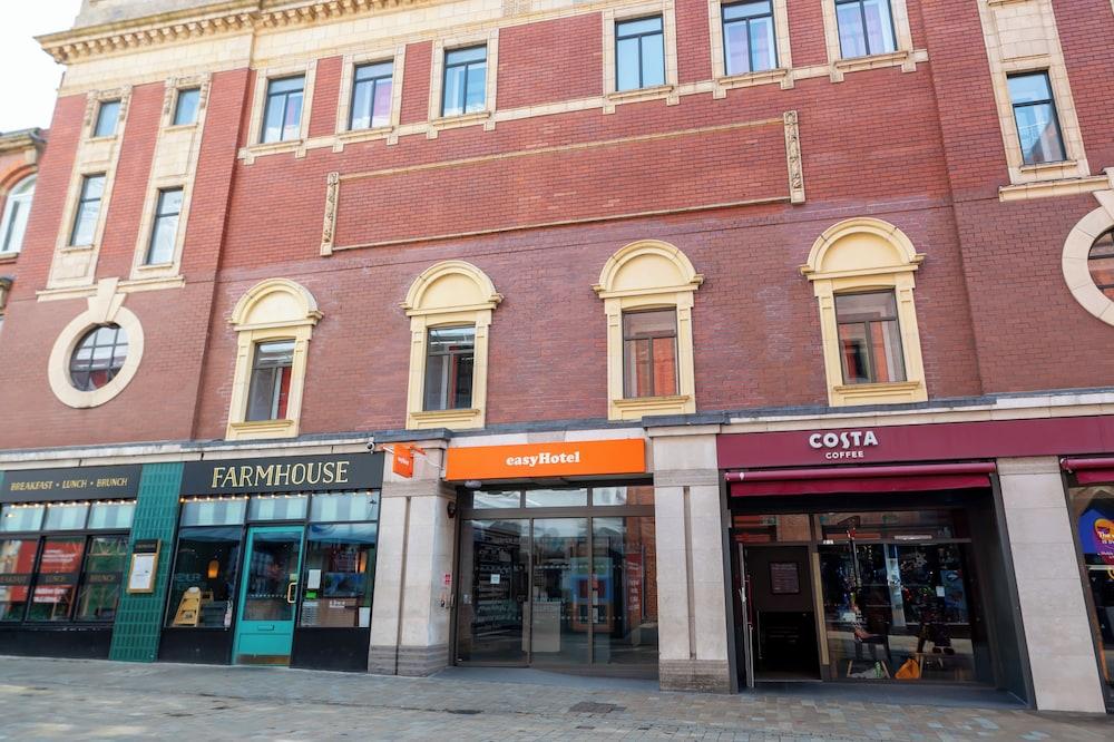 إيزي هوتل ليدز