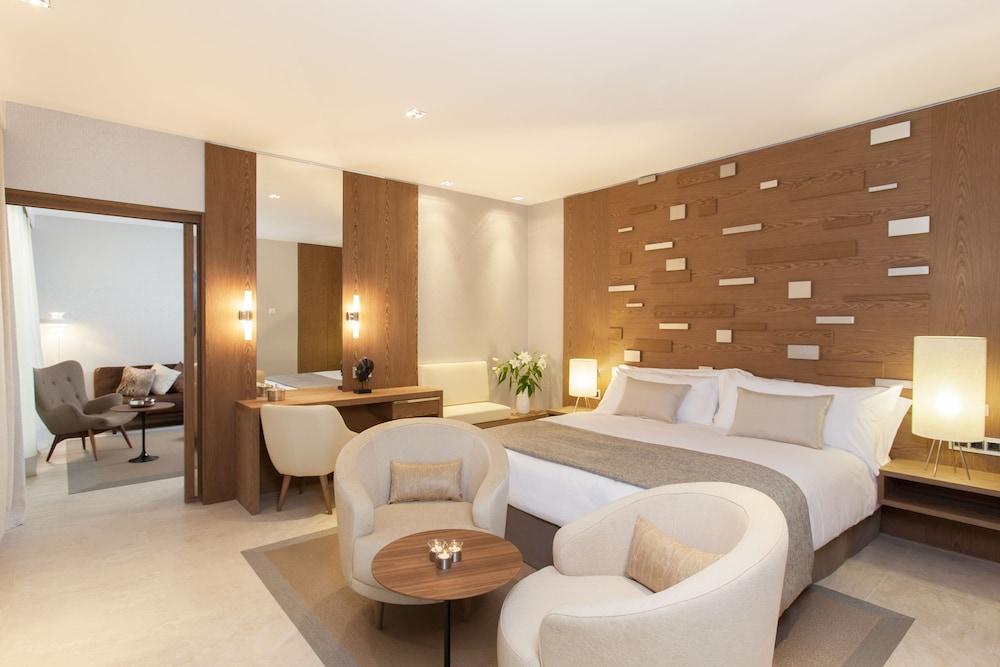 Don Carlos Residences