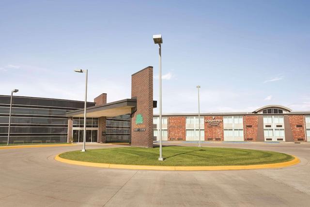 كانتري إن آند سويتس باي راديسون، فرغوس فولز، مينيسوتا