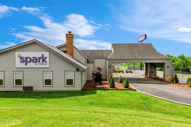 سبارك باي هيلتون ويثفيل هولستون رود آي 81