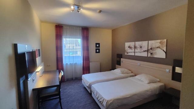 بي آند بي هوتول مونس سنتر