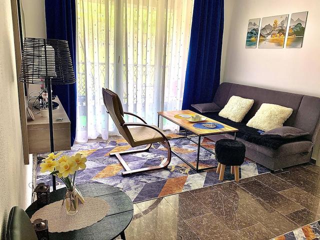 لافلي وان بيد أبارتمنت إن ترافنيك