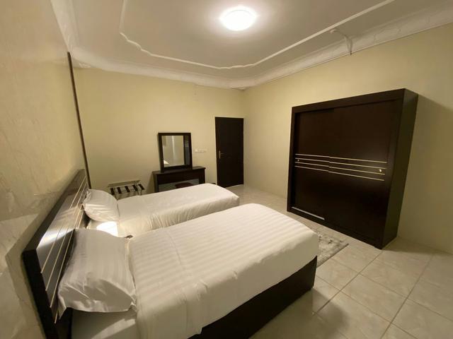 Comfy Suite with Comfortable and Simple Furniture | 5070