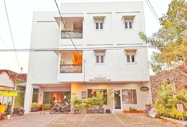 مانجولو هوم ستاي سياريا