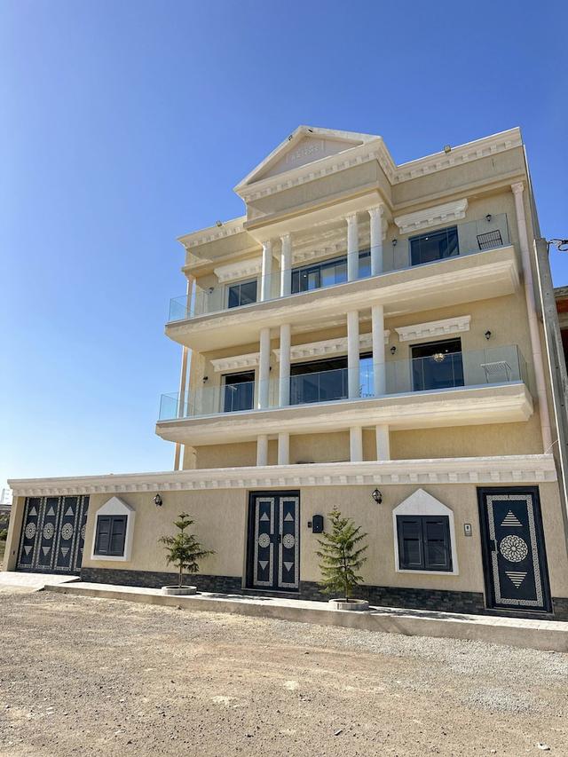 3 غرف نوم رائعة مجهزة بشكل كامل وبتكييف مركزي