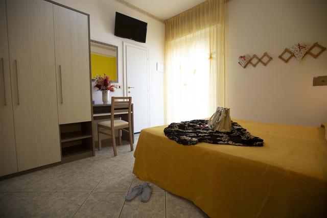 هوتل جلوريا