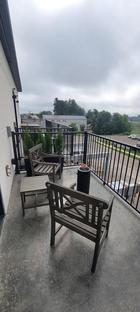 ذا أتلي سويتس