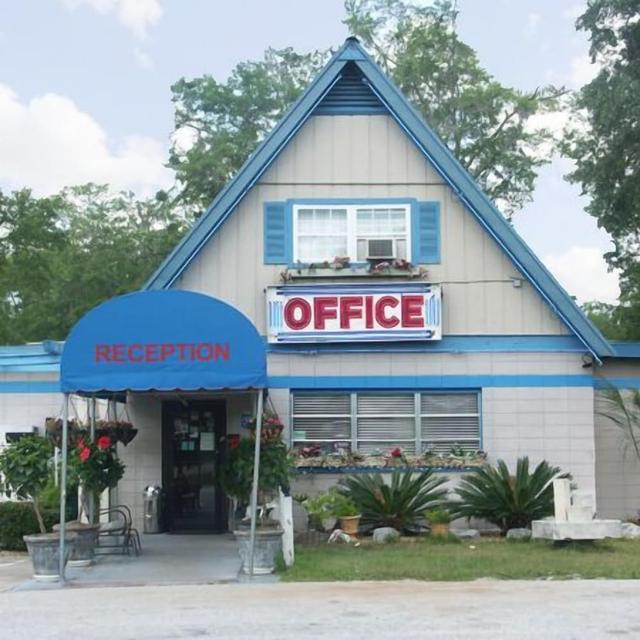 ديروود إن آند ماديسون كامبجراوند