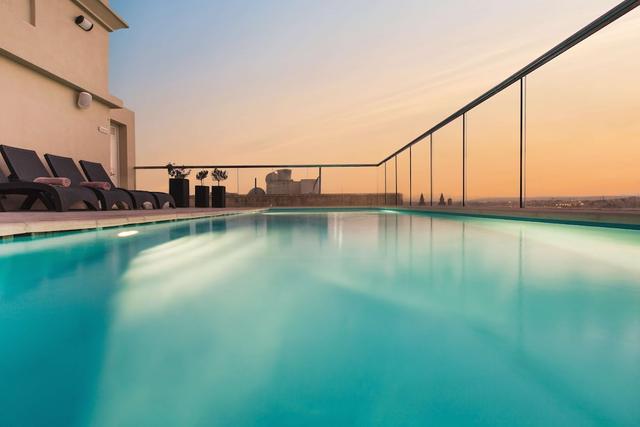 إيه إكس ذا فيكتوريا هوتل