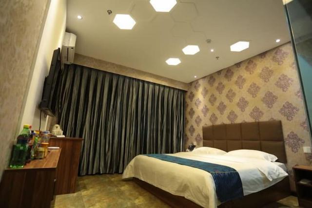 Daqing fashion impression Theme Hotel