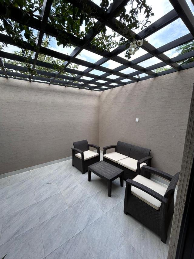 Amazing Room with Outdoor Seating | 3958
