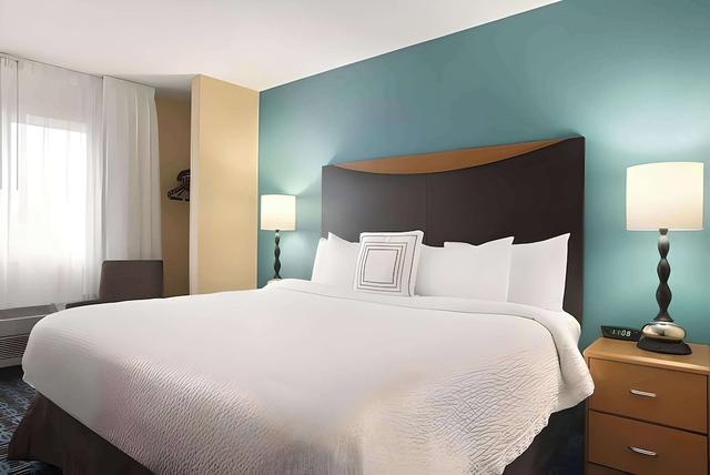 دوبوك إن آند سويتس