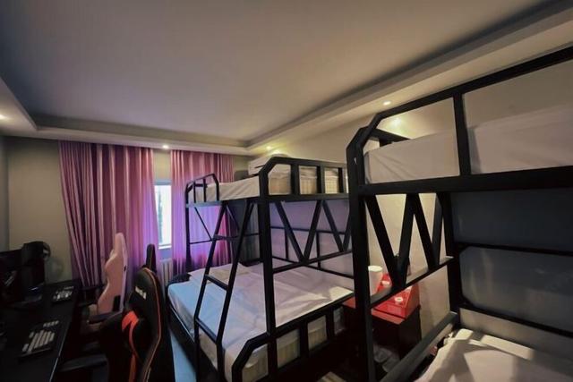 Happy business E-sports Hotel
